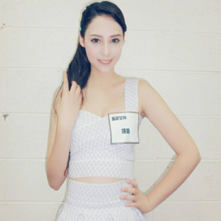 台湾网络美女贾凯萱FB私拍照图片