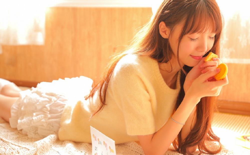 长发白丝美女模特甜美可爱清纯性感居家写真
