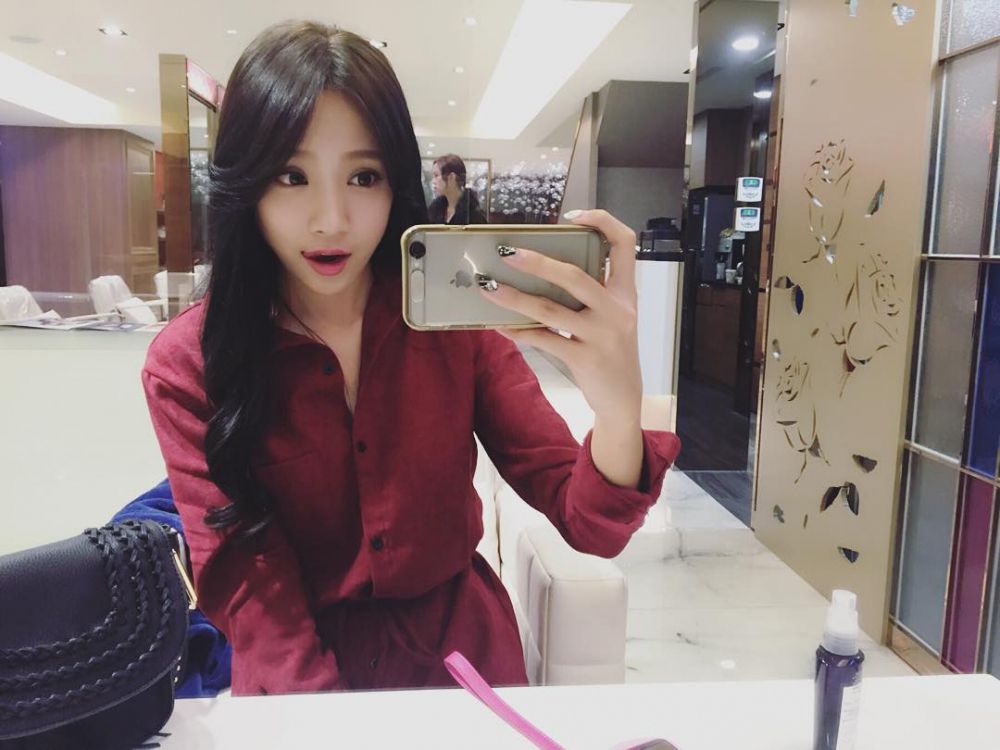 台湾美女罗依璇生活自拍照甜美十足