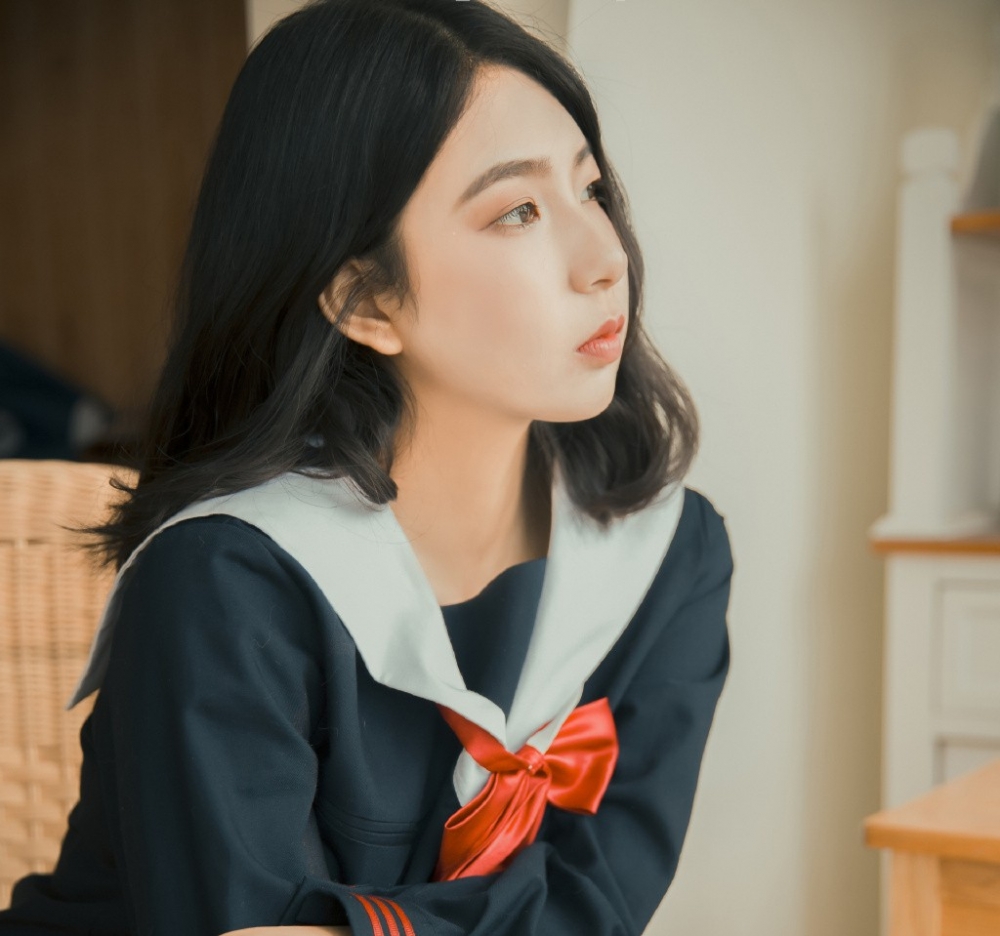 校园黑发学生妹清纯邪魅忧郁气质写真