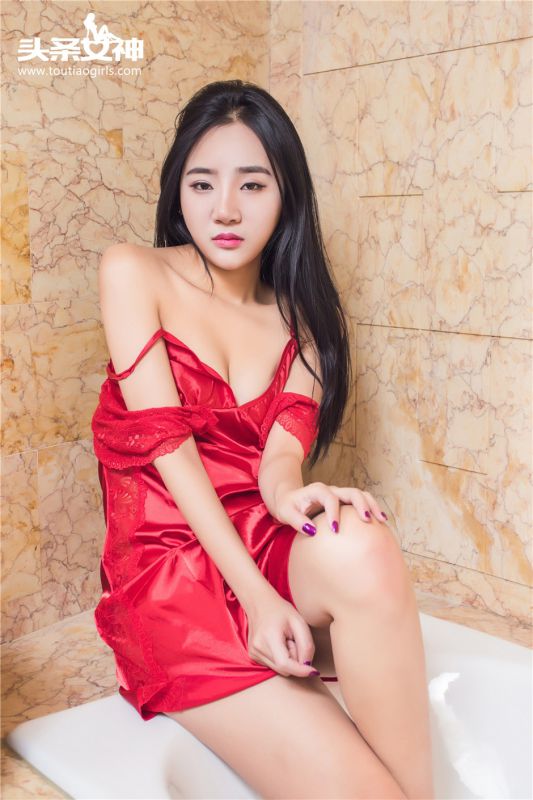 原味内衣大学生美女酒店开嫩苞厕所摸胸亲吻照