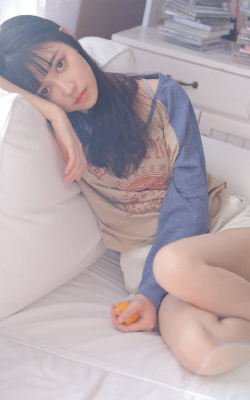极品学生妹丰满酥胸身材夜夜骑骚逼性感写真图片