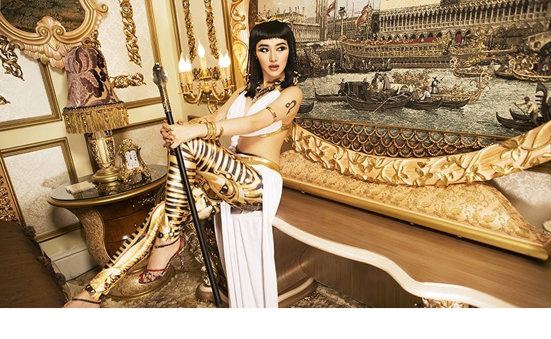 推女神娜依灵儿云曼旅拍秀大胸图片