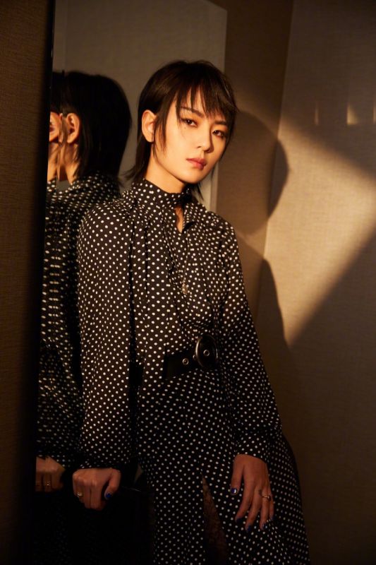潮流美女周笔畅冷艳时装秀火辣御姐写真