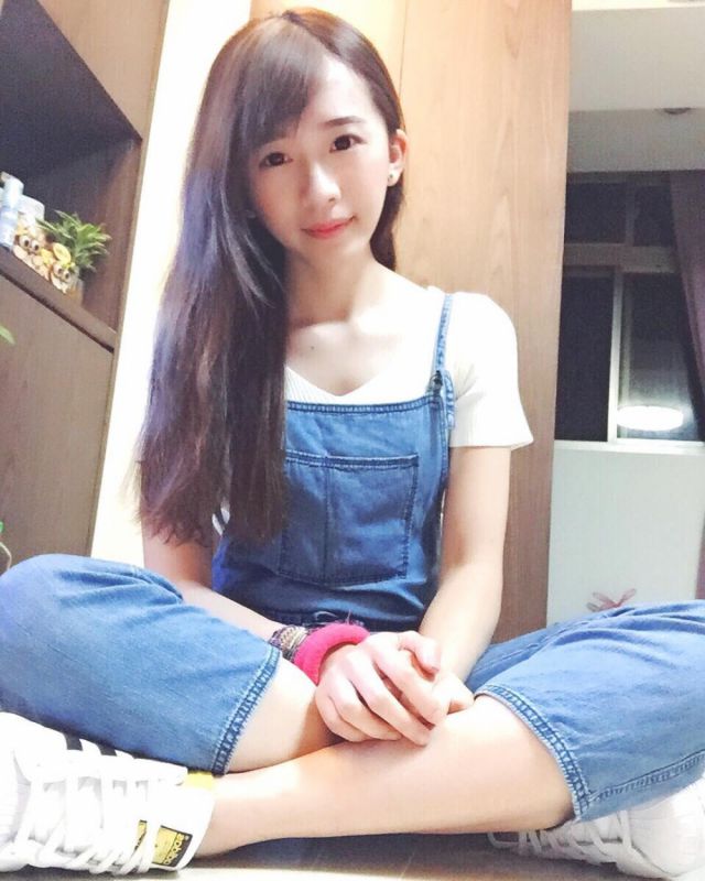 台湾美女陈语谦生活自拍照可爱迷人