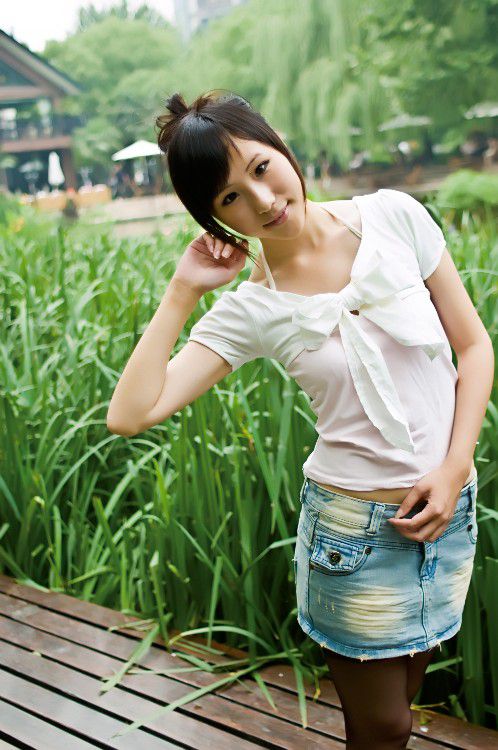 甜美女孩户外黑丝高清写真