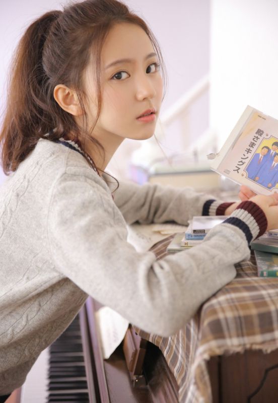 校园钢琴社美女热裤美腿风情翘臀诱人性感写真