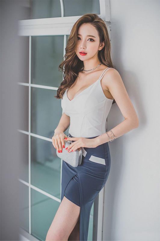 火辣御姐名模气质长腿诱人美臀性感写真