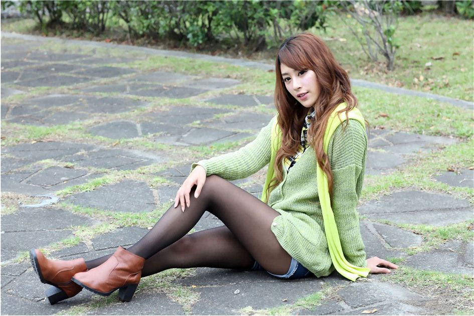 台湾模特夏晴MISO初秋室外迷人写真