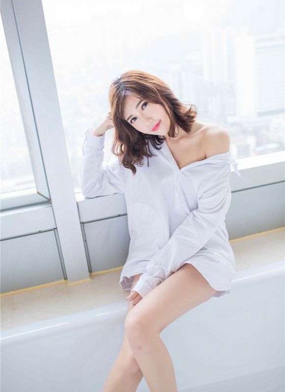 气质短发美女男士宽松衬衣妖娆性感私房艺术照