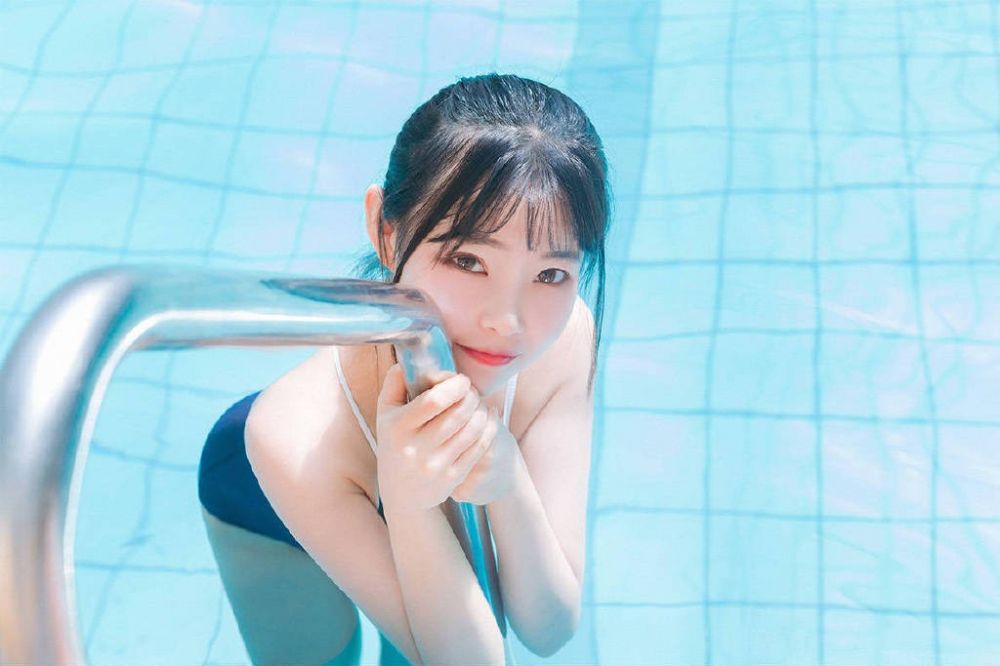 爆乳湿身比基尼少女性感大胆人体艺术展阴写真