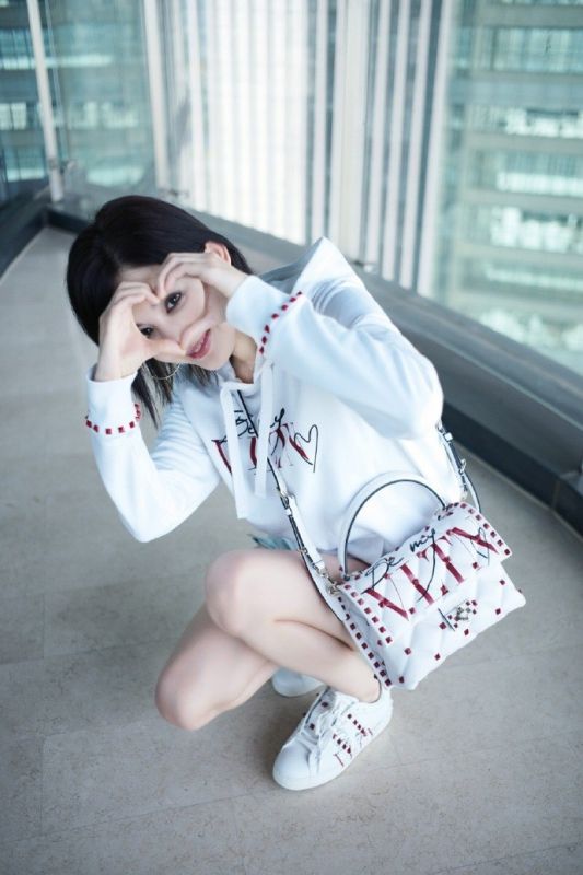 长腿热裤短发美女冷艳御姐时尚美丽图片