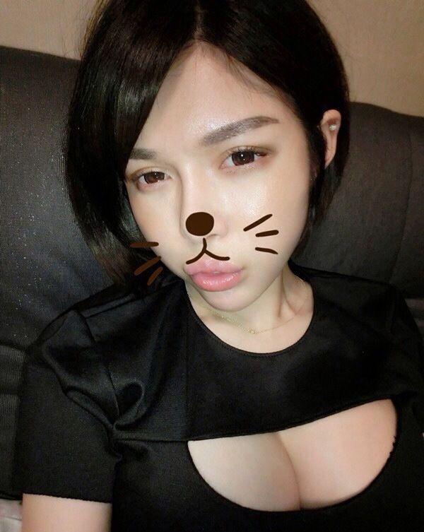 酥胸美女王幼贞性感写真大图