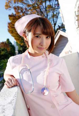 护士装美女尾崎娜娜私房秀傲人双峰写真