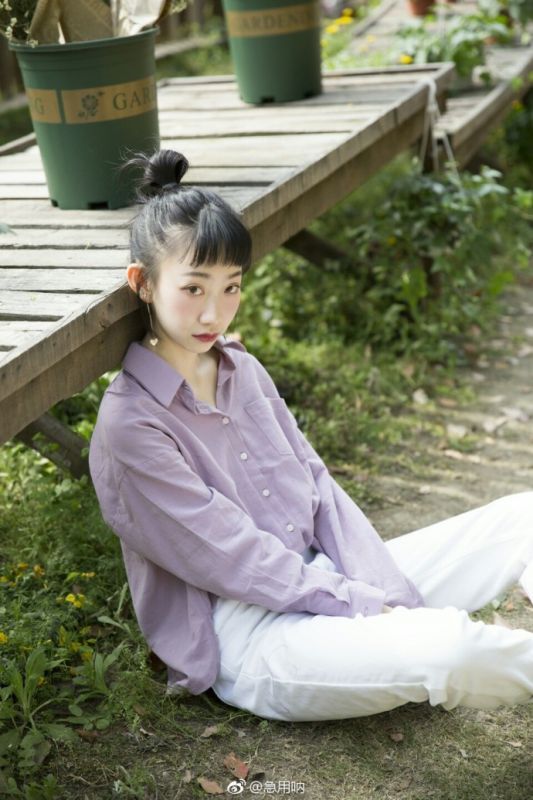 邪魅搞怪美女户外清秀活力范红唇冷艳街头图片