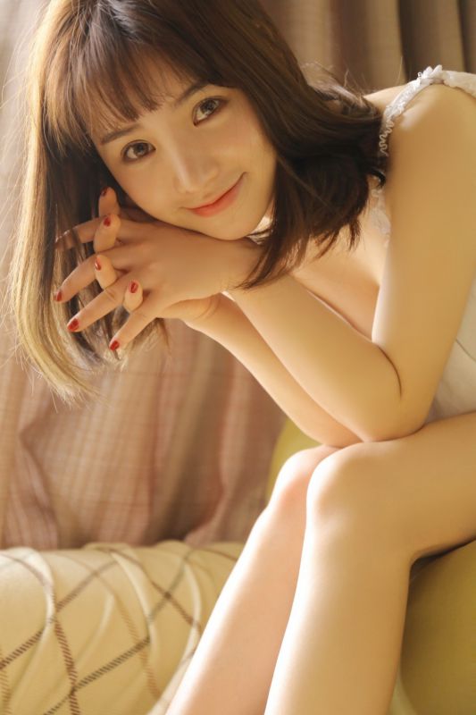 少女秘密花园酥胸香肩稚嫩童颜写真