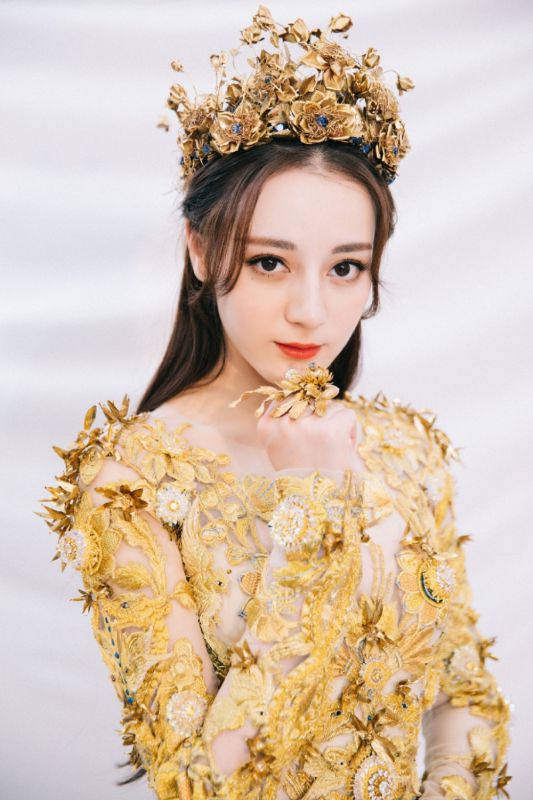 性感女神迪丽热巴长裙优雅吸晴风骚明星图片