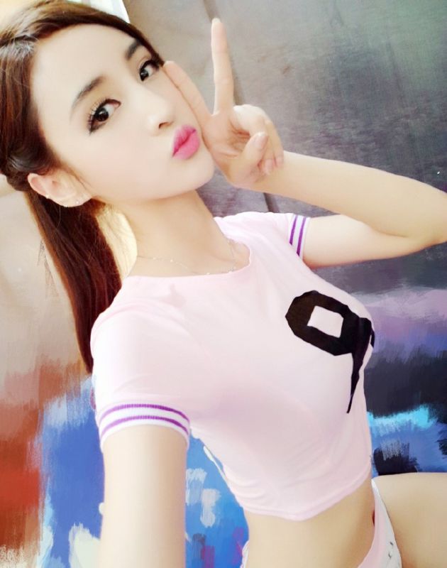 极品网红美女酥胸深沟情趣制服内衣诱惑图片