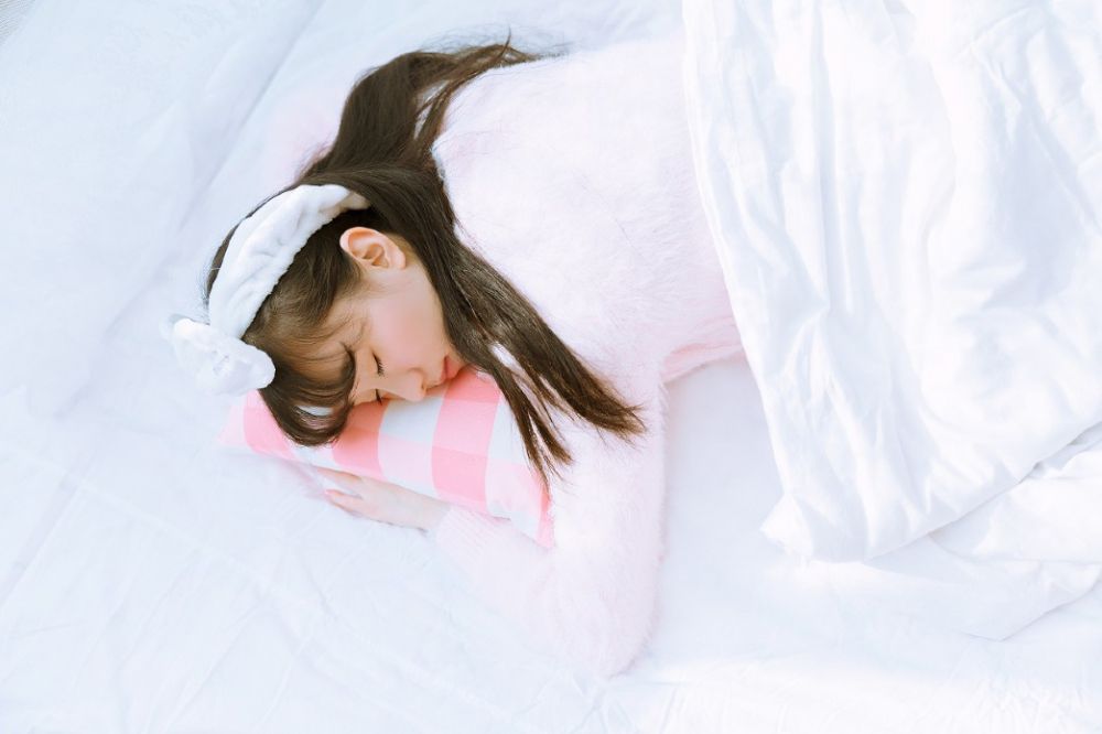 短发少女元气活力火辣热裤美眉好身材写真