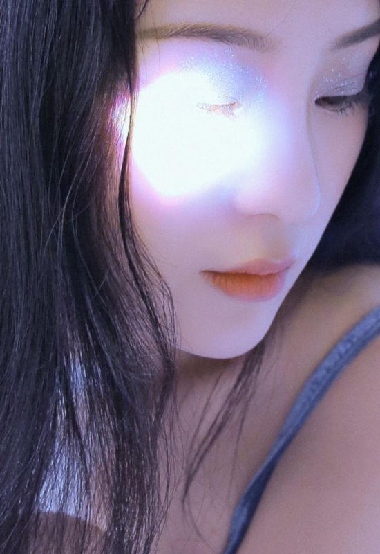妖娆冷艳女孩酥胸美腿翘臀诱惑写真