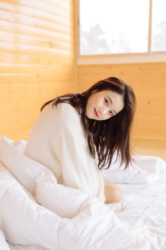 床上小嫩妹清新美女模特长腿玉足性感写真图片