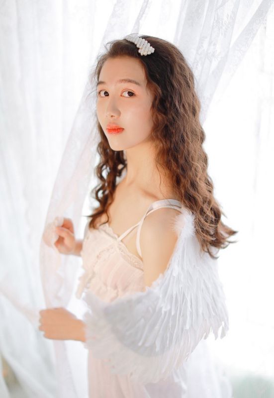 清纯美女校花私房酥胸内衣秀白嫩养眼写真图片