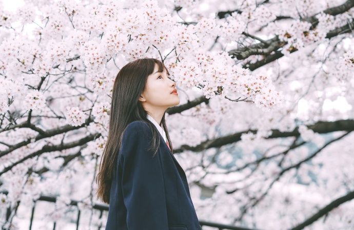 校园西装美少女长腿格子裙靓丽唯美养眼图片