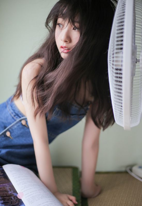 国模少女甜美养眼全体长腿超大尺度私拍图片