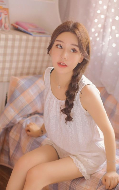 麻花辫淑雅少女私房香艳唯美诱人美女写真