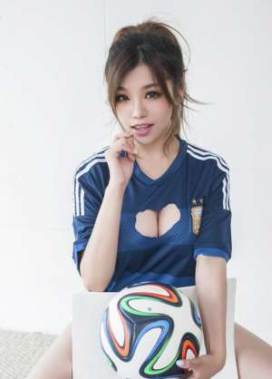 气质美女刘娅希性感演绎唯美翘臀