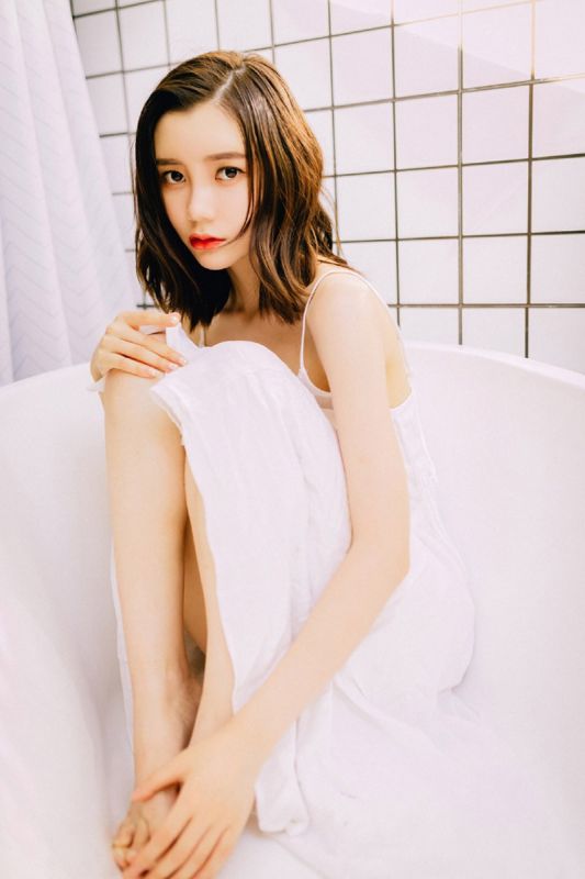 美女御姐浴室裹胸大胆人体艺术模特摄影性感写真