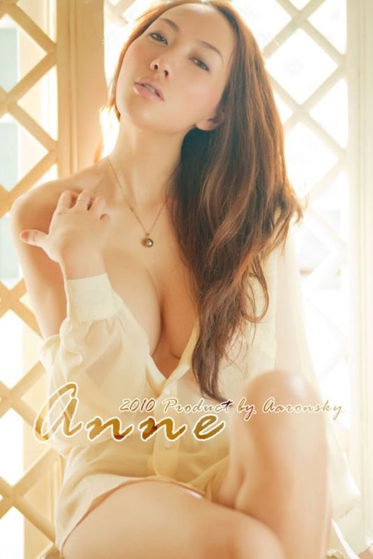 丰乳美女私房诱惑写真