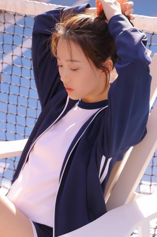 阳光少女户外制服诱惑无遮无挡性感写真
