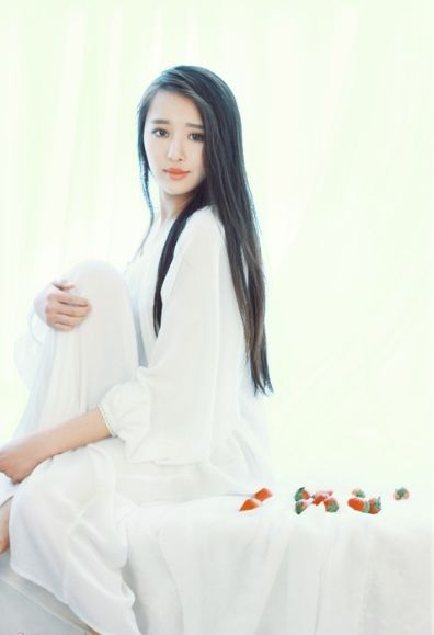 清纯白衣美女迷人微笑很倾城