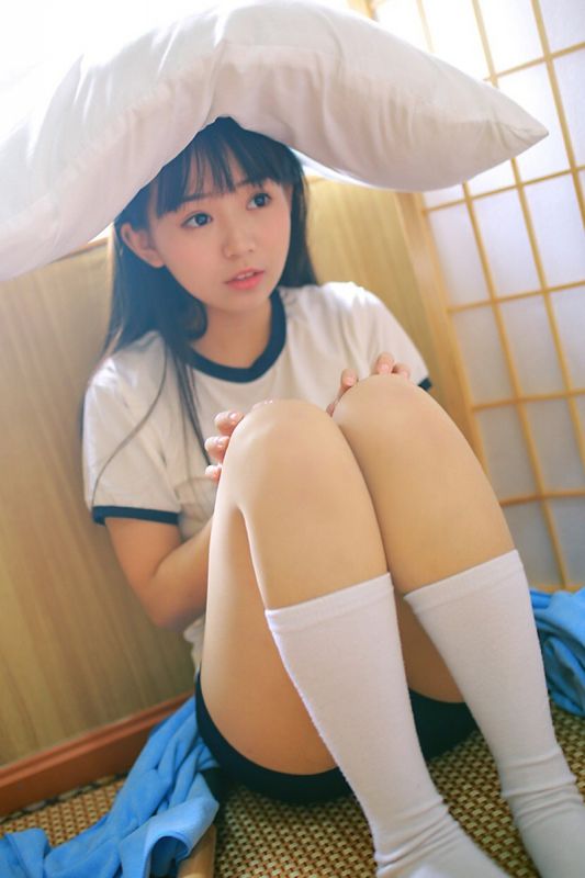 可爱萝莉体操服丰满美腿性感惹火写真