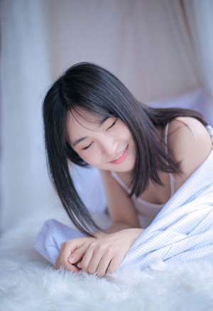 长发吊带睡衣少女清新养眼私房氧气写真