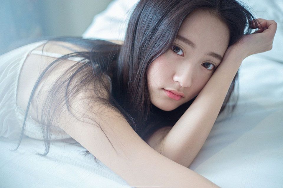 朦胧内衣少女私房性感写真