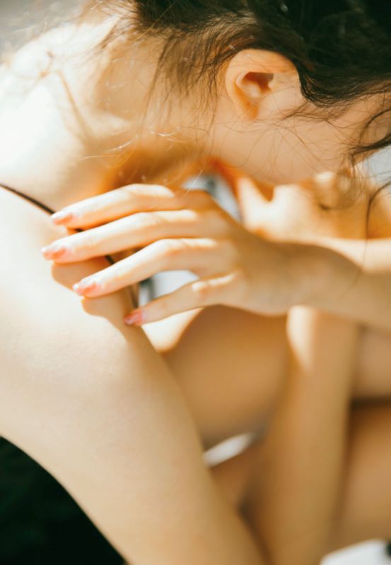 性感美少女胳肢窝美腿玉足丰韵白嫩写真