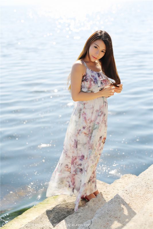 长裙美女嘉宝贝儿海边清纯唯美外拍