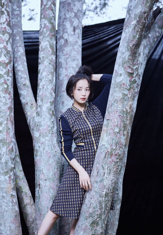 短发少女张雅钦秋季衣装唯美清纯抚媚明星写真