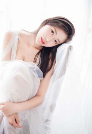 爆乳御姐雪白肌肤私房风骚唯美写真图片