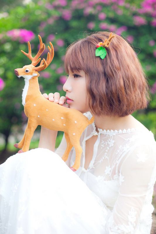 唯美森系美女花丛清纯写真