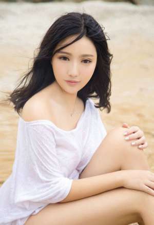 沙滩比基尼美女丰满大奶子深沟巨乳诱惑美女写真