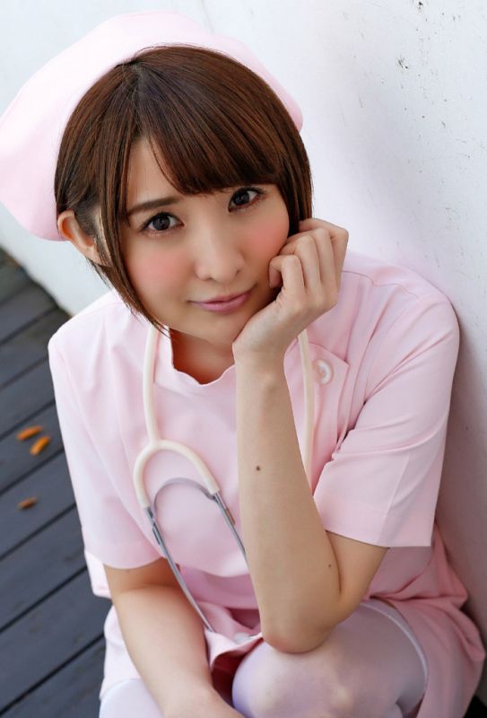 护士装美女尾崎娜娜私房秀傲人双峰写真