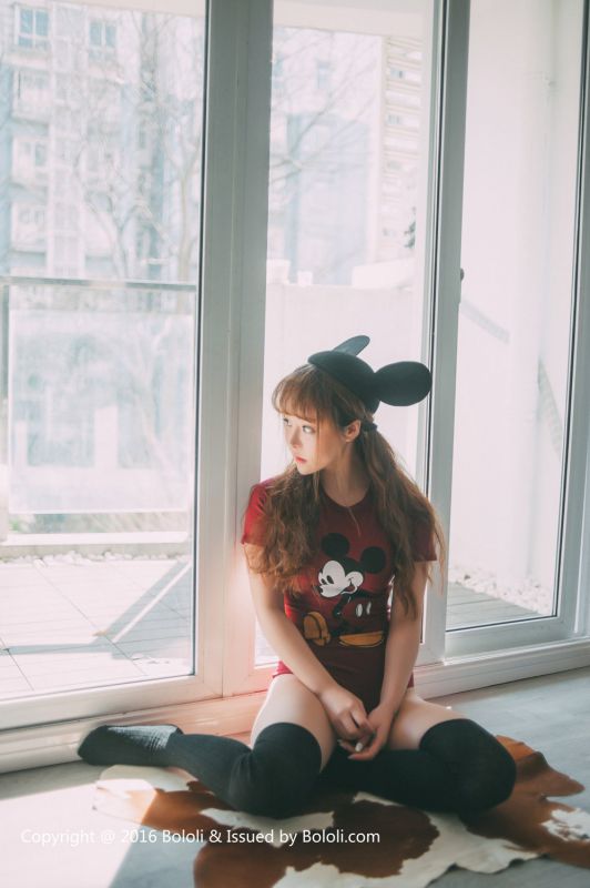 90后小美女七宝高清养眼私房照