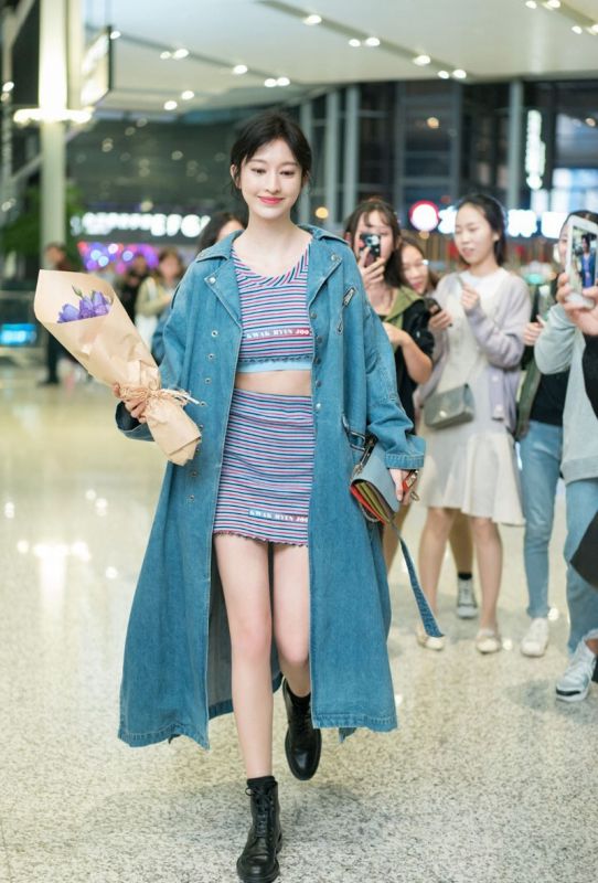 秀丽尤物美女张俪白皙美腿生活照写真图片