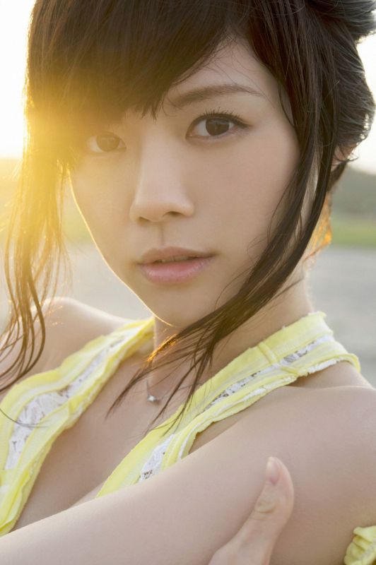 日本90后美女松川佑依子清新外拍