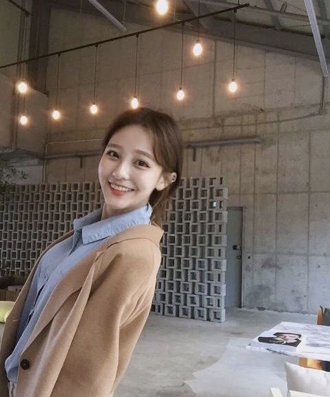 清纯甜美韩国美女白嫩漂亮时尚写真图片
