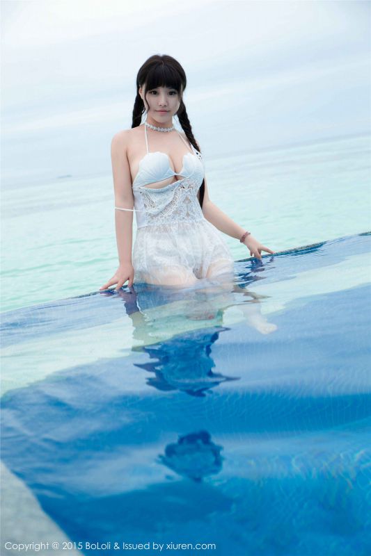 爆乳美女Barbie可儿沙滩比基尼写真照