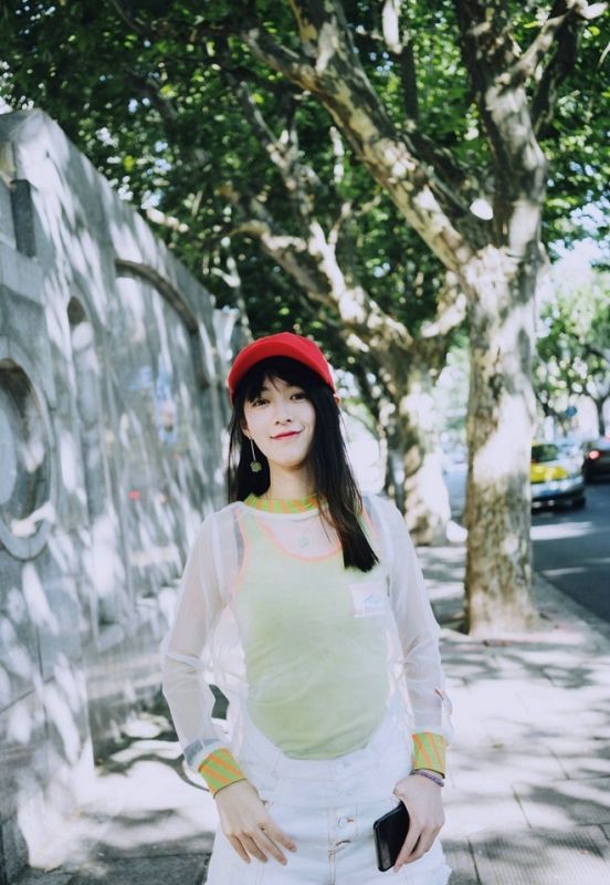 街头户外运动美女火辣性感身材时尚阳光图片
